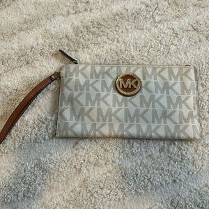 Michael Kors wristlet